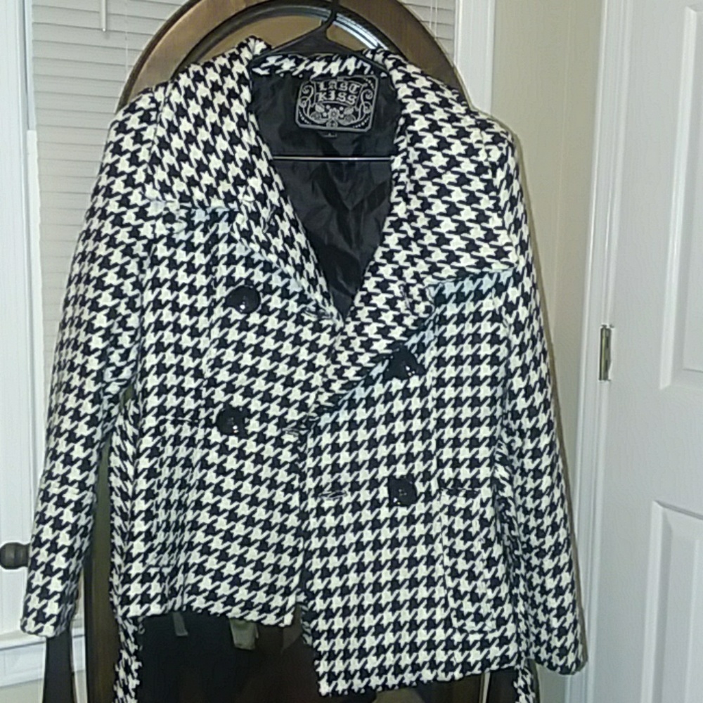Super cute black and white peacoat
